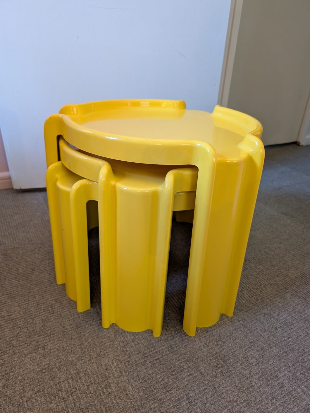 Style Set of 3 Yellow Nesting Tables